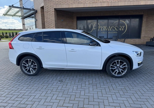 Volvo V60 Cross Country cena 81900 przebieg: 141000, rok produkcji 2018 z Modliborzyce małe 191